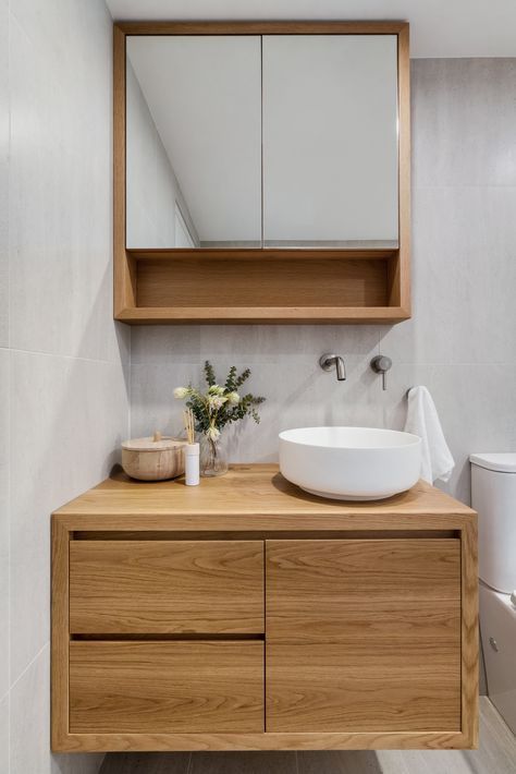 Bathroom cabinet